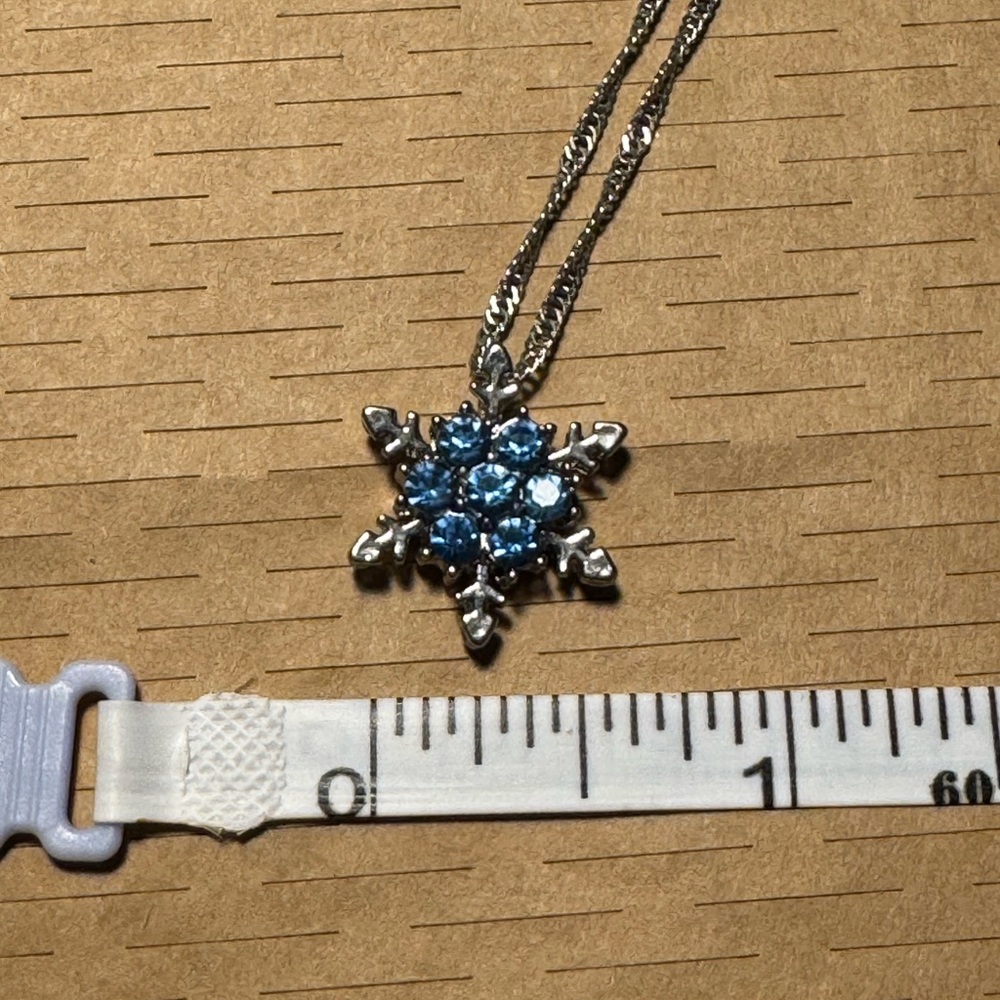 Silver Snowflake Pendant Necklace